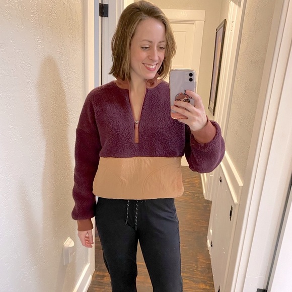 Fabletics, Cropped, Half-Quarter Zip Jacket! - Picture 1 of 11